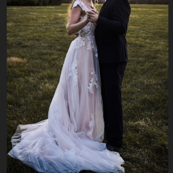 Wedding dress - Picture 4 of 5